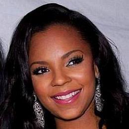 Ashanti’s Girlfriend: Who is Ashanti Dating?