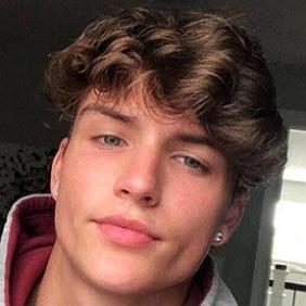 Who is Jaiden Lockard Dating – Jaiden Lockard's Girlfriend & Exes